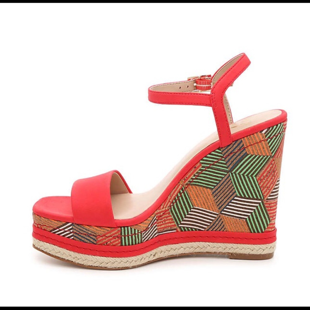 ๐ Zoha Wedge Sandal - Picture 3 of 6